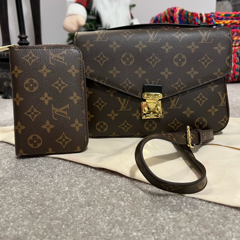 Brown monogram - style crossbody bag and wallet